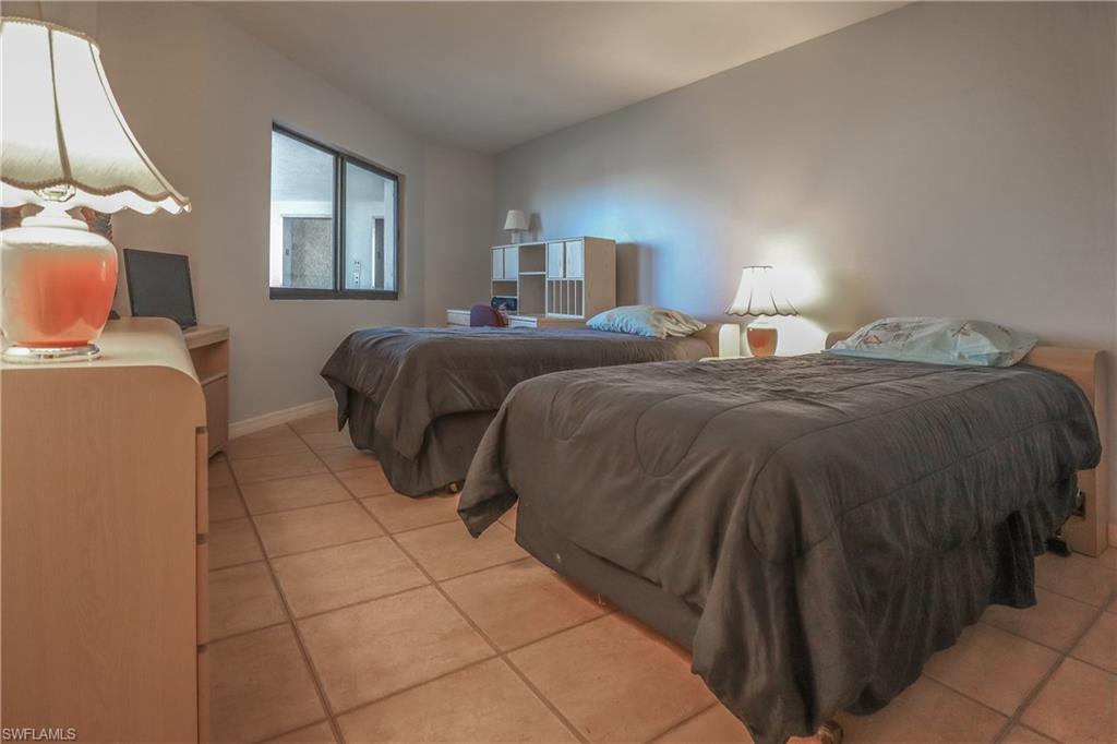 HARBOUR POINTE CONDO - Residential