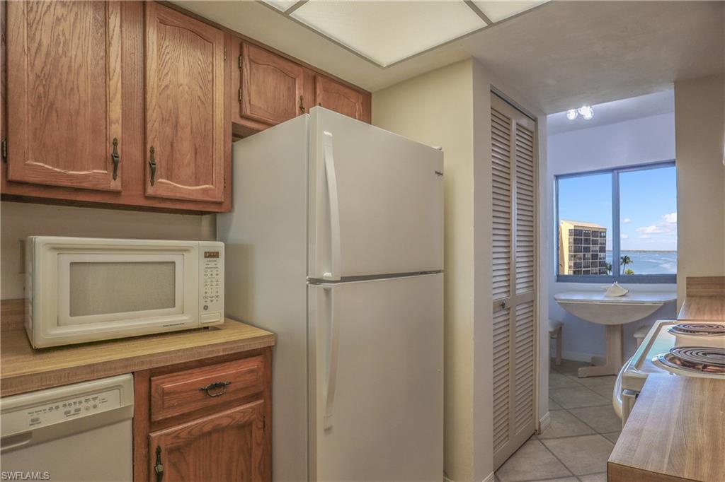 HARBOUR POINTE CONDO - Residential