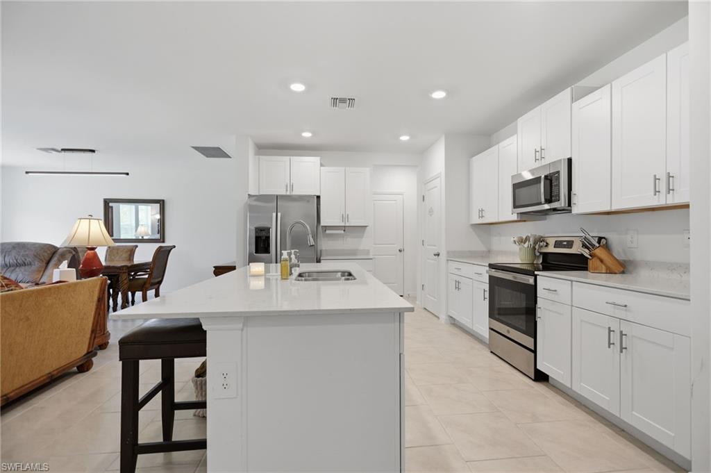 SAVANNA LAKES - Residential
