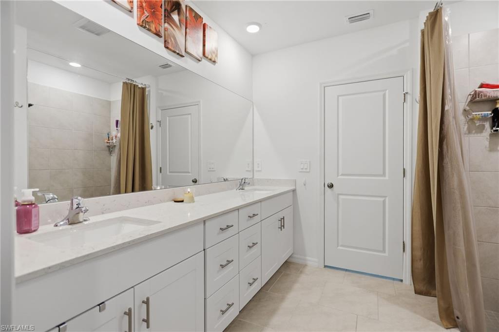 SAVANNA LAKES - Residential
