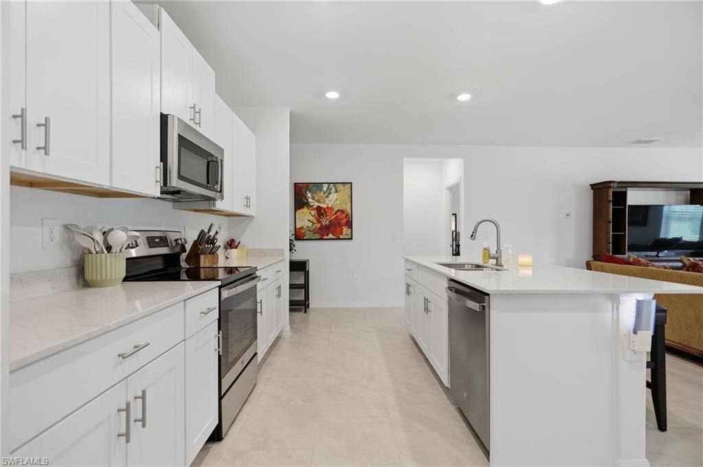 SAVANNA LAKES - Residential