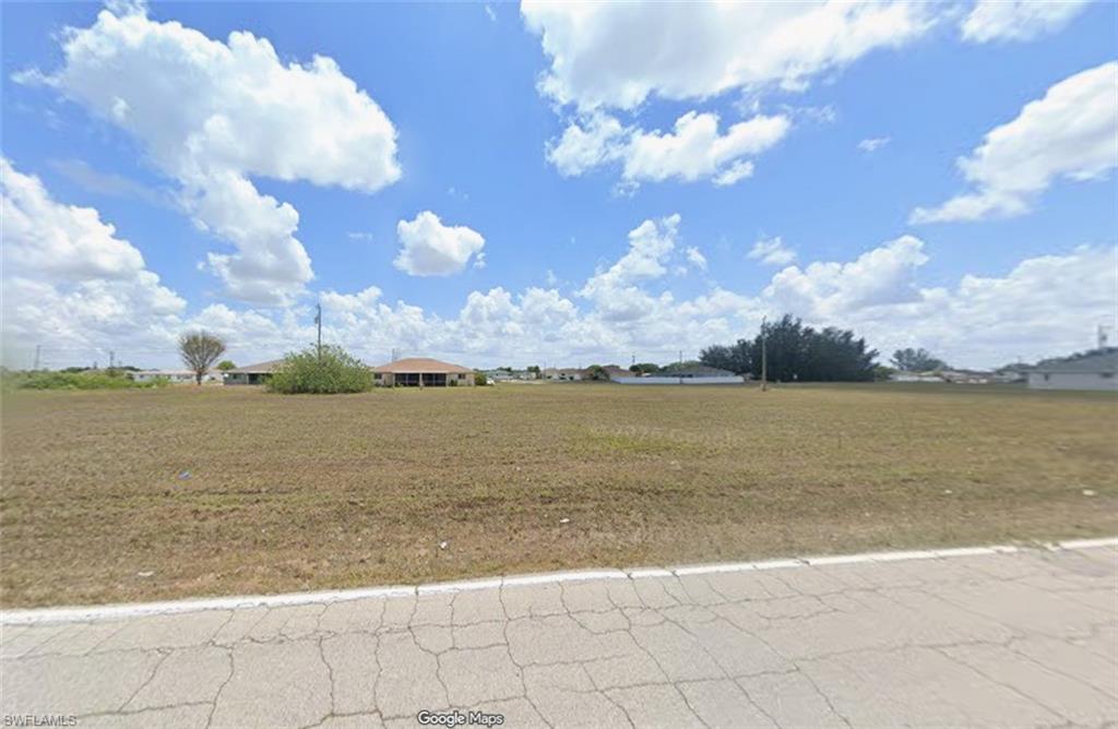 Live the Cape Coral Dream. Imagine waking up in a home designed exactly for you, nestled in one of Florida’s fastest-growing coastal communities. From championship golf courses and lush parks to effortless boat ramp access, the ultimate Florida lifestyle is right at your doorstep. With pristine beaches, boutique shopping, and world-class dining just minutes away, your perfect lifestyle starts here.
