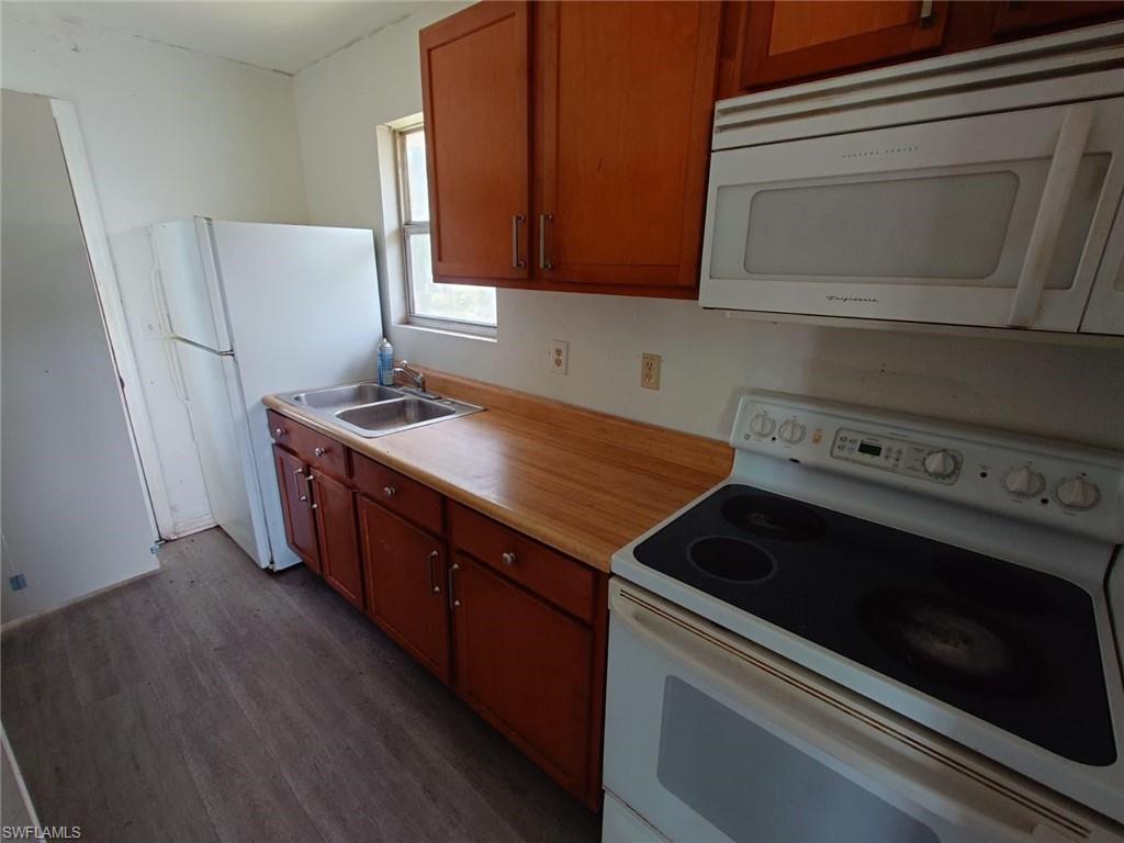 SCHOOLVIEW HOMES - Residential