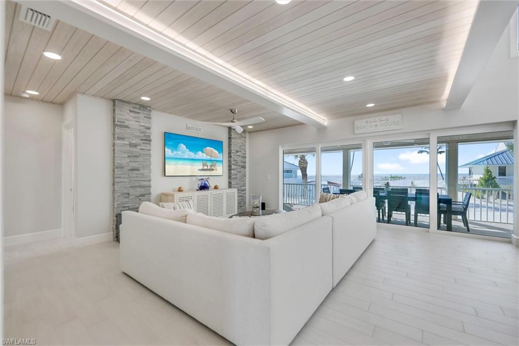 BEACH HOMES - Residential