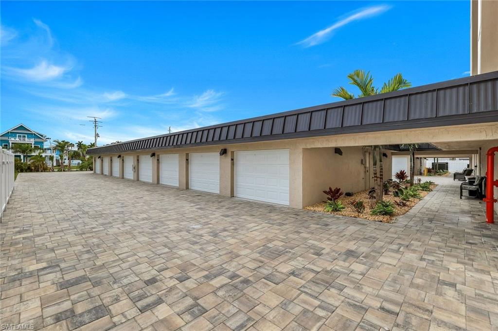 DOLPHIN WATCH CONDO - Residential