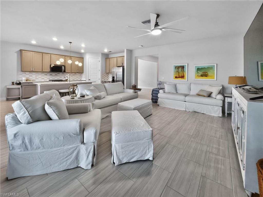 CRESCENT LAKES - Residential