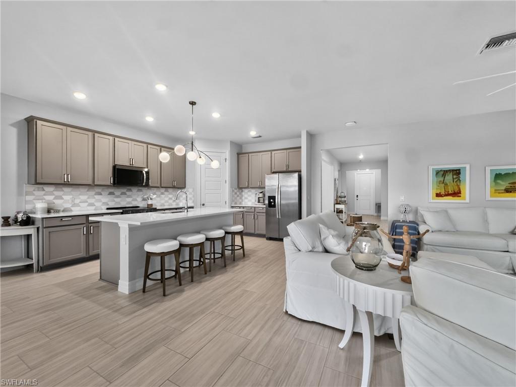 CRESCENT LAKES - Residential