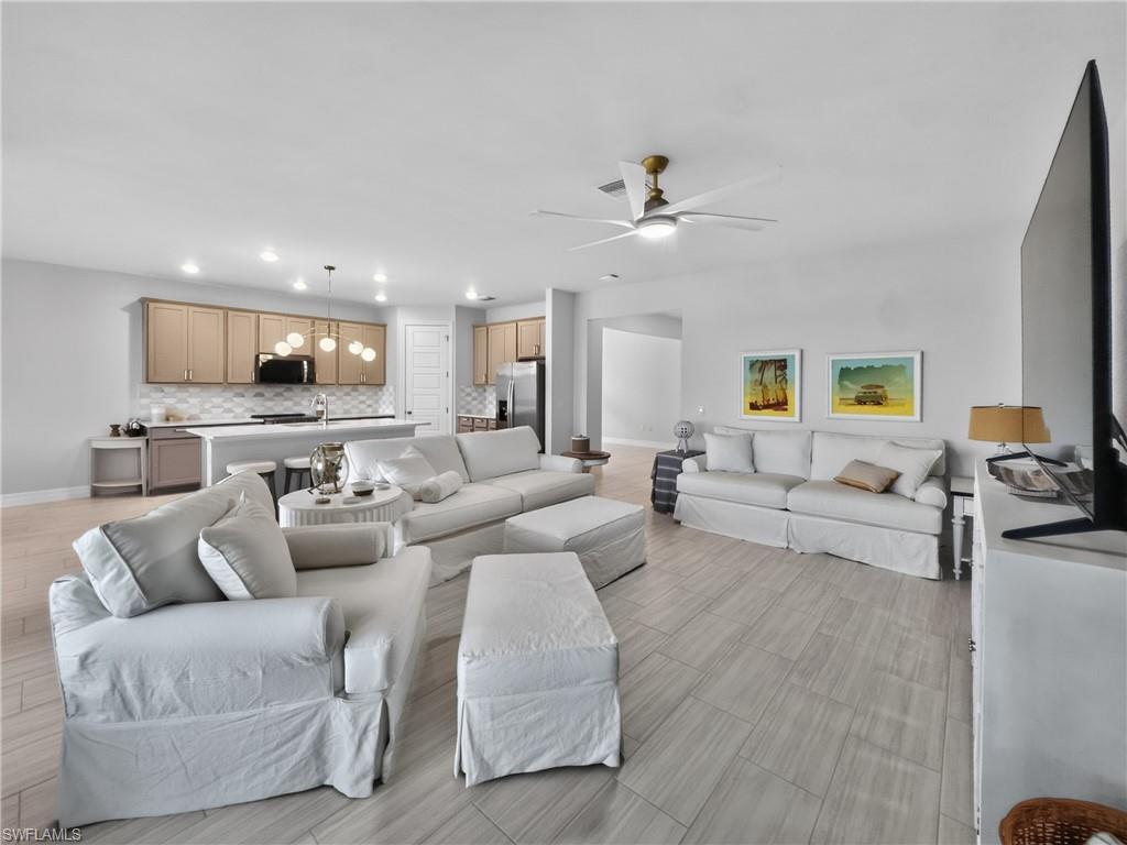 CRESCENT LAKES - Residential