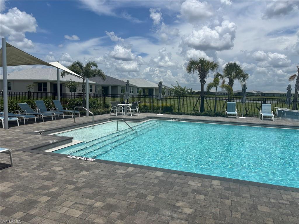 CRESCENT LAKES - Residential