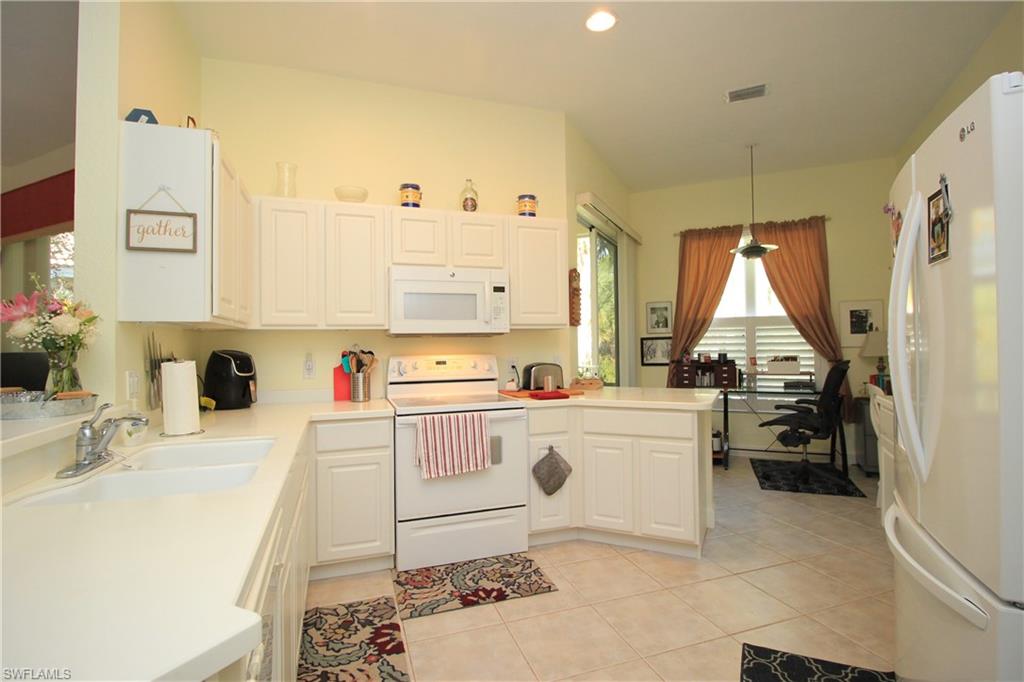 CARLTON LAKES - Residential
