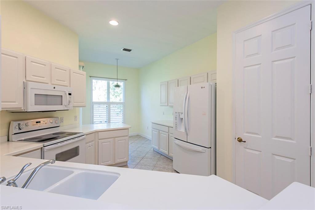 CARLTON LAKES - Residential