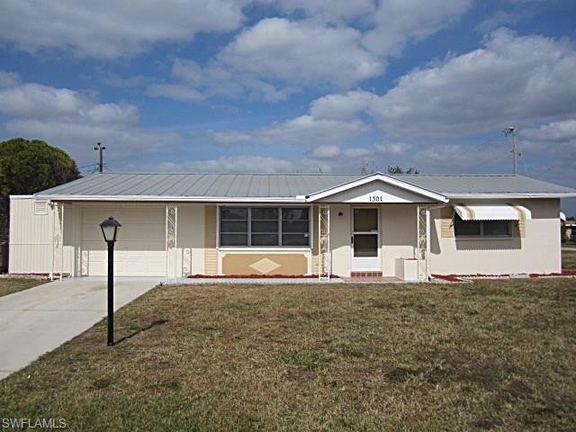 Move in ready dollhouse. Tile flooring throughout. Large laundry room off the kitchen. One car garage with a storage room on the side and a Fl room all situated on a corner lot in a super convenient location. METAL roof.