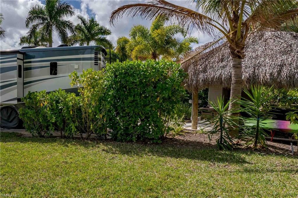 NAPLES MOTORCOACH RESORT - Land