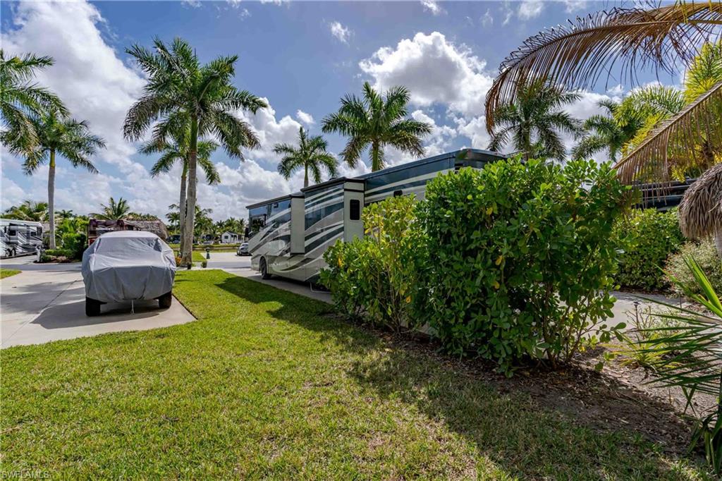 NAPLES MOTORCOACH RESORT - Land
