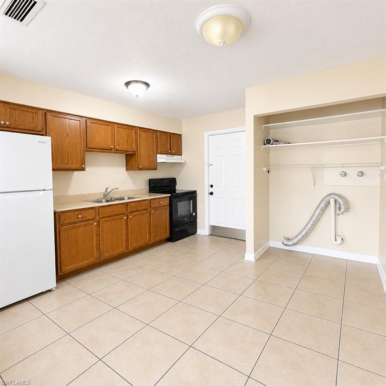PINE MANOR - Residential Lease
