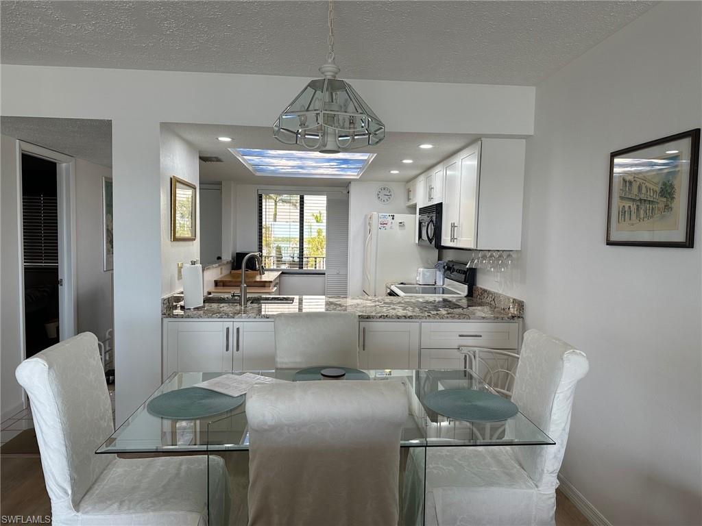 LITTLE HICKORY BAY - Residential Lease