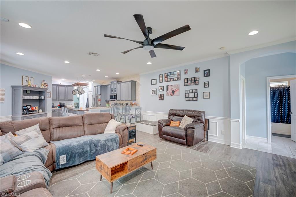 PROMENADE WEST - Residential