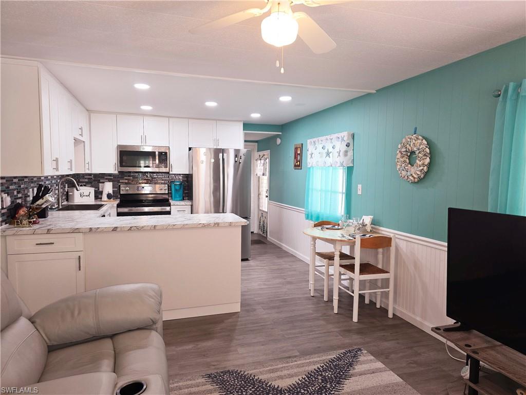 MOORHEAD MANOR - Residential