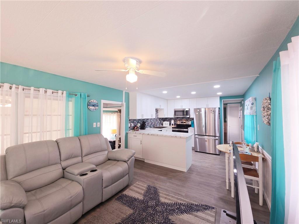 MOORHEAD MANOR - Residential
