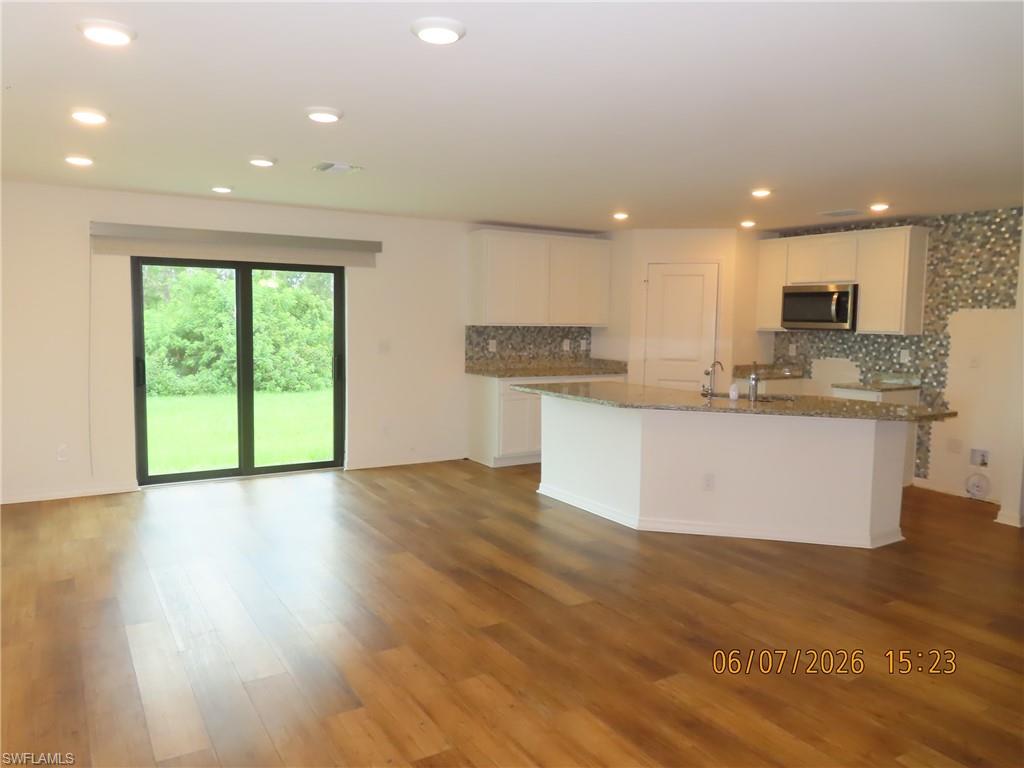 MIRROR LAKES - Residential