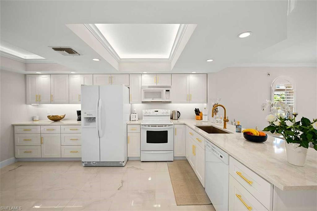 CHATEAU VANDERBILT - Residential Lease