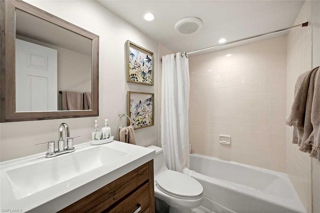 CHATEAU VANDERBILT - Residential Lease
