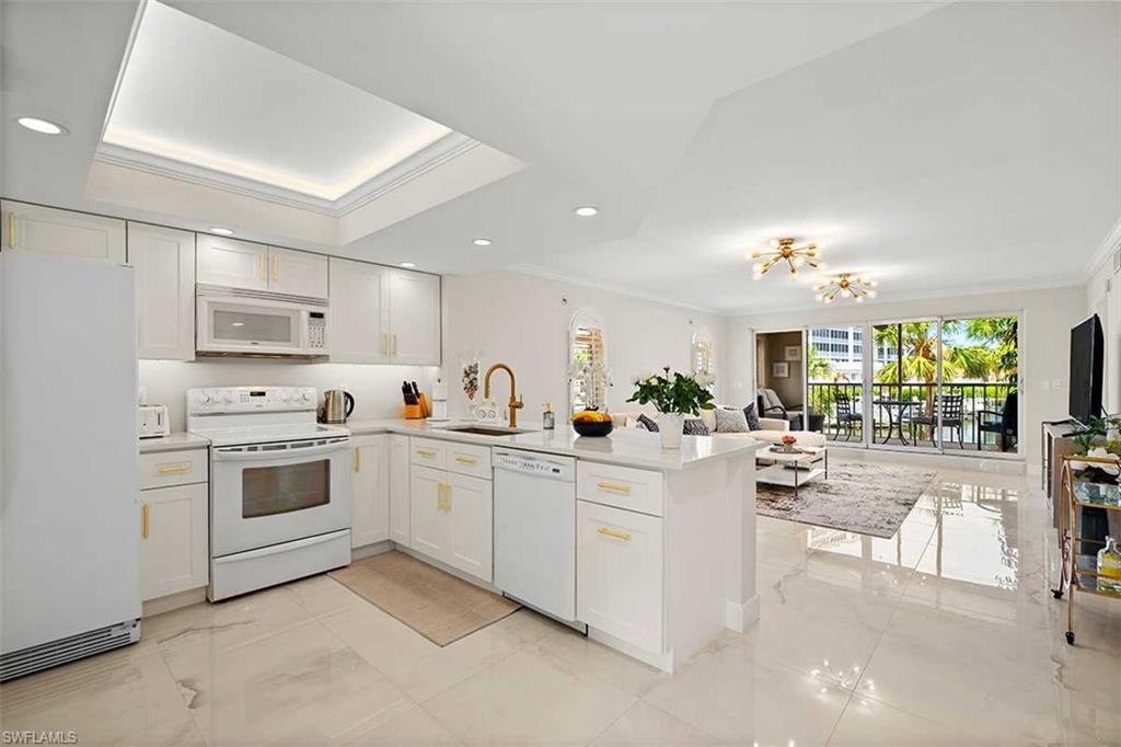 CHATEAU VANDERBILT - Residential Lease