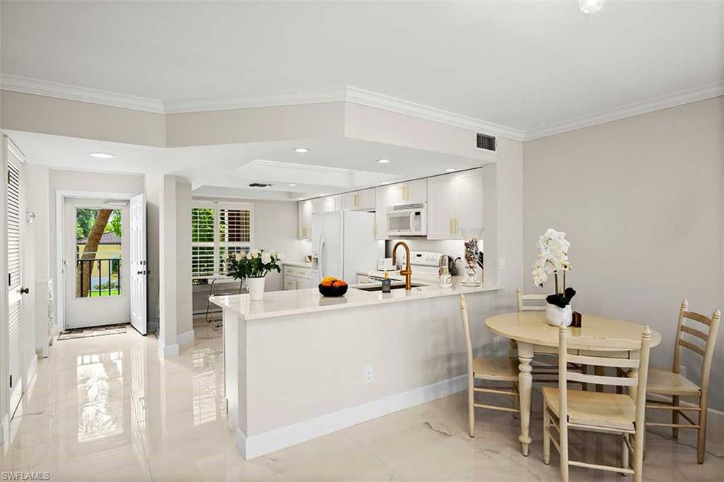 CHATEAU VANDERBILT - Residential Lease