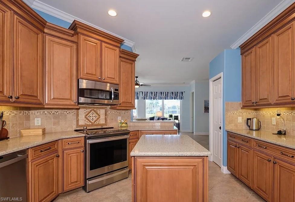 LEXINGTON COUNTRY CLUB - Residential Lease