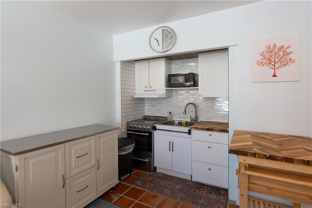 AQUARIUS APTS OF MARCO ISLAND - Residential