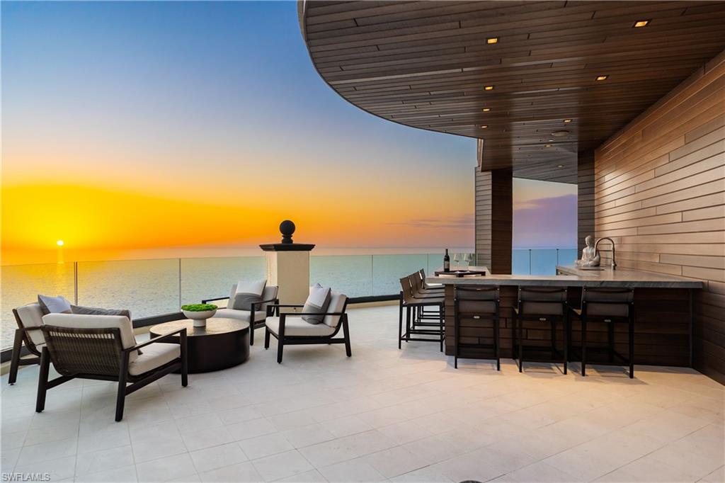 SEASONS AT NAPLES CAY - Residential