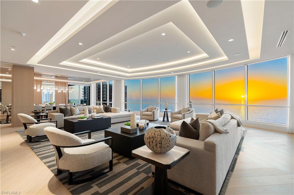 SEASONS AT NAPLES CAY - Residential
