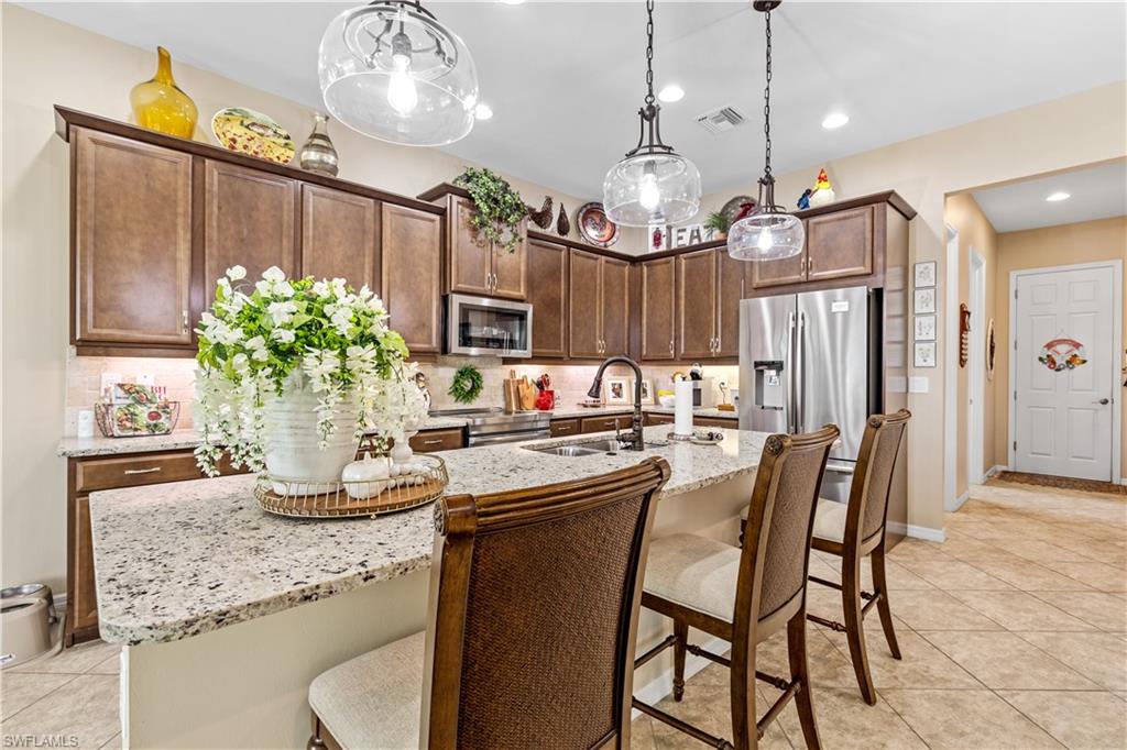 SUNSET POINTE - Residential