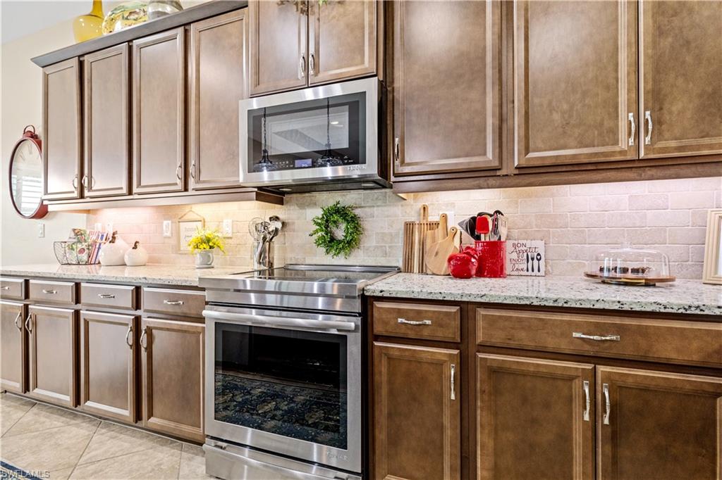 SUNSET POINTE - Residential
