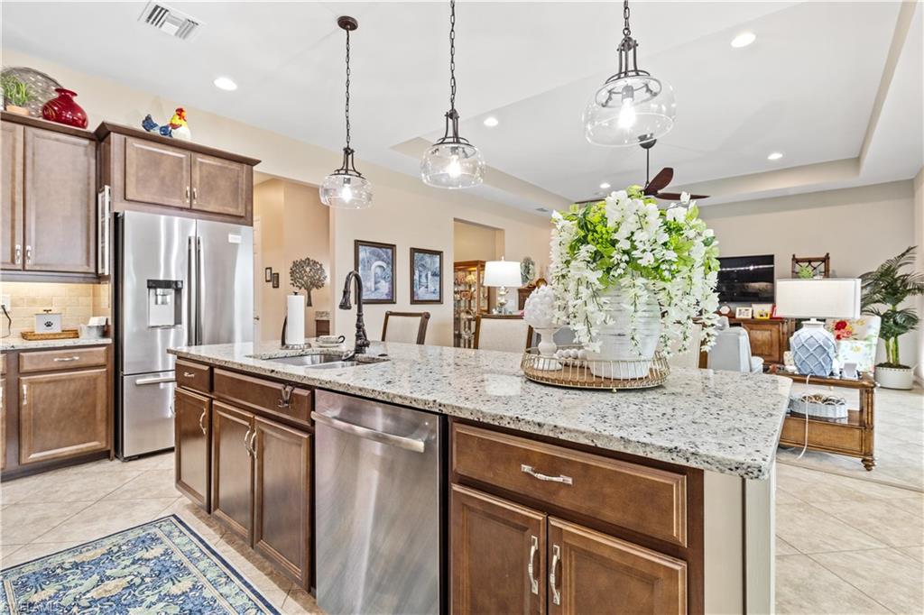 SUNSET POINTE - Residential