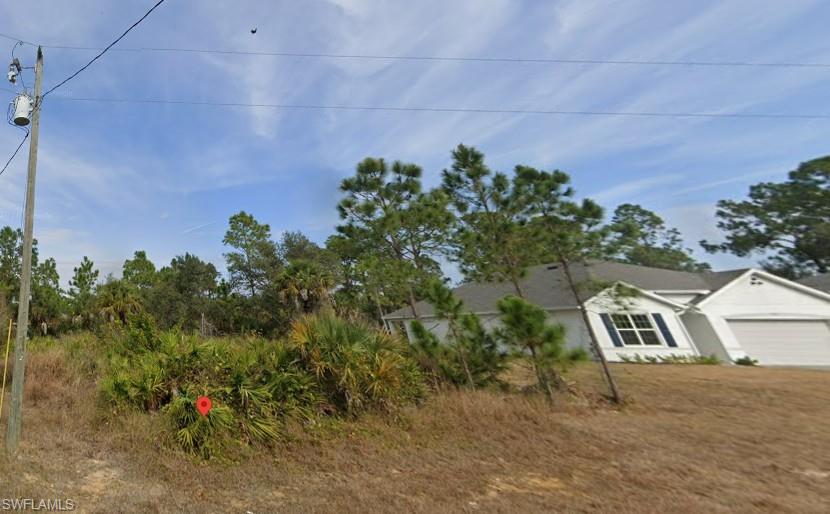 Great homesite in a growing area of new and newer homes! Central water, near schools including Florida Southwestern State College, medical, and the New LaBelle Sports Park.  NOT IN A FLOOD ZONE AND NO HOA!