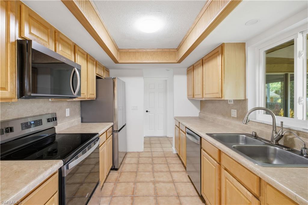 SAN CARLOS PARK - Residential