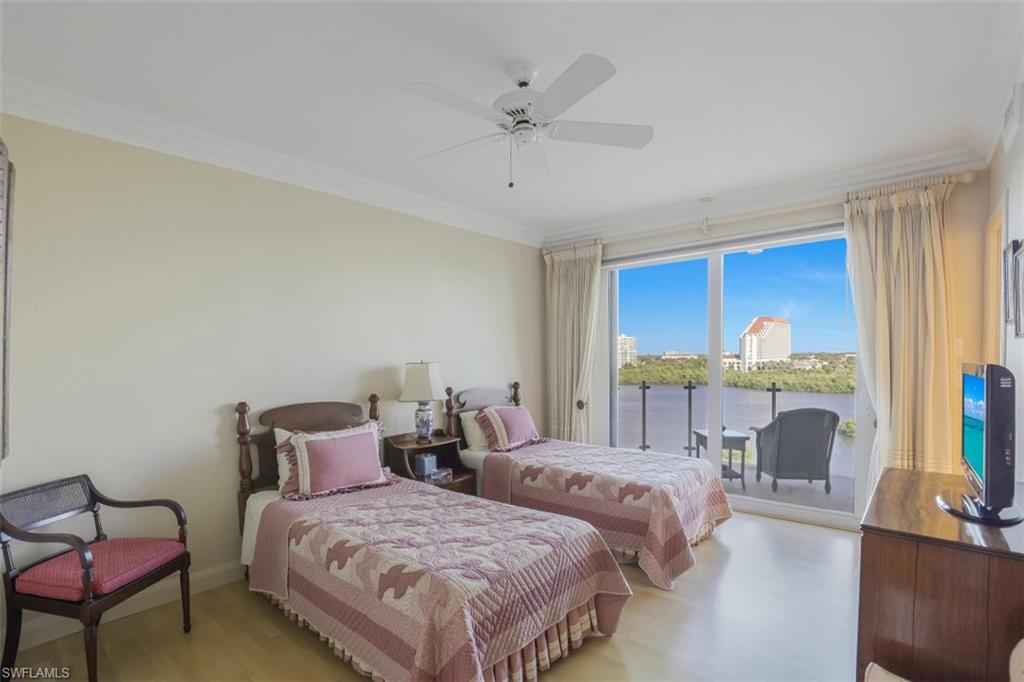 SEAPOINT AT NAPLES CAY - Residential