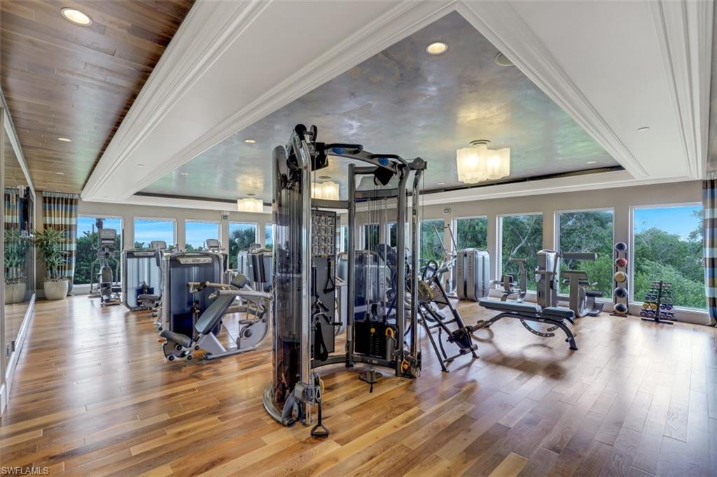 SEAPOINT AT NAPLES CAY - Residential