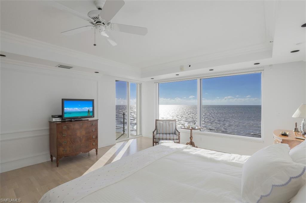 SEAPOINT AT NAPLES CAY - Residential