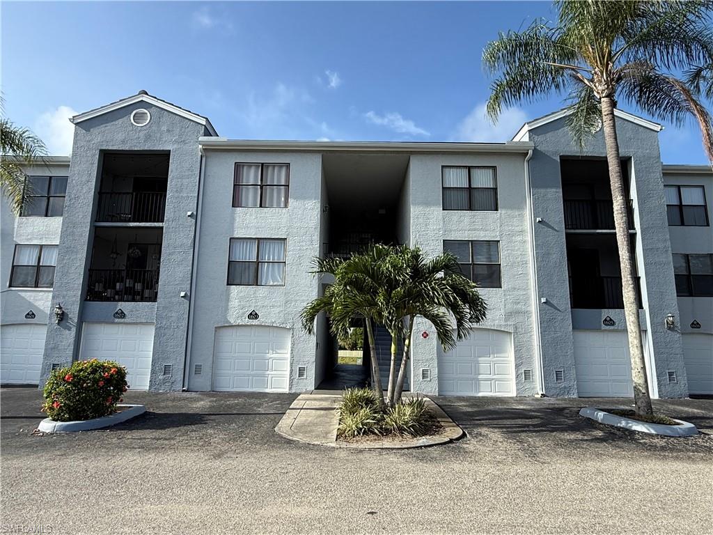 FREE BASIC CABLE AND WIFI!! This 2 bedroom, 2 bathroom is ready now. NO CARPET!! vinyl and tiles floors throughout. Freshly painted. Centrally located and close to shopping, dining and entertainment; 15 minutes to RSW. pets will be considered with size and breed restrictions.