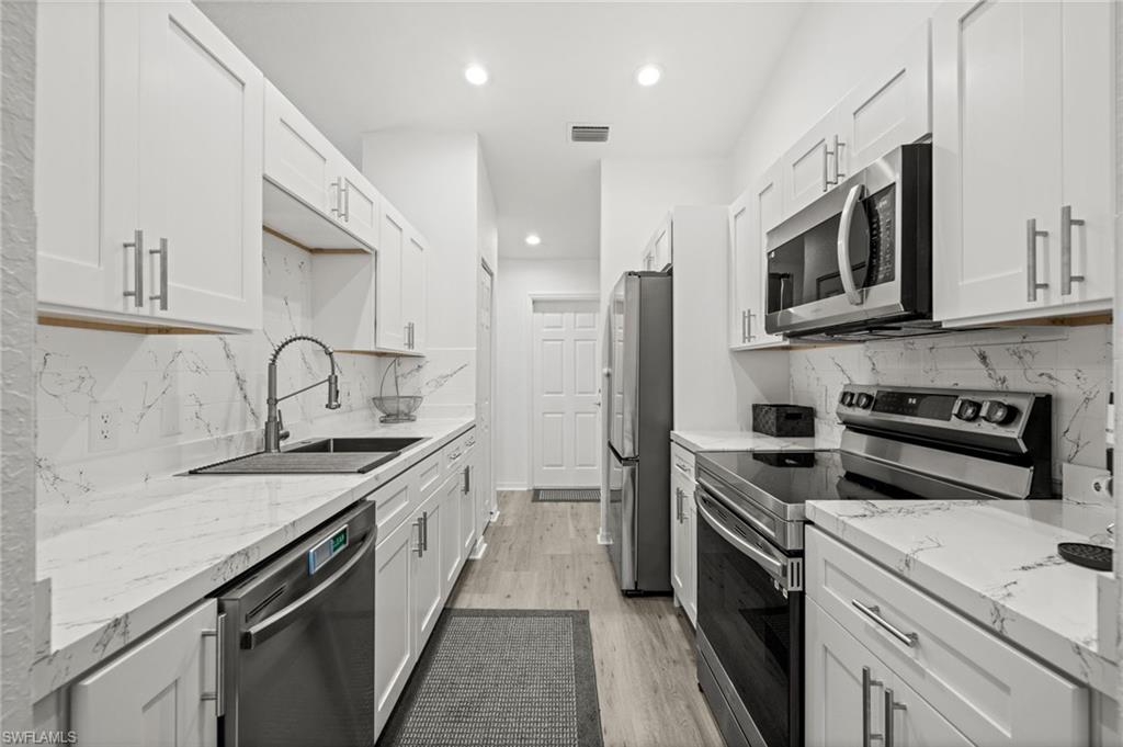 SAN CARLOS PARK - Residential