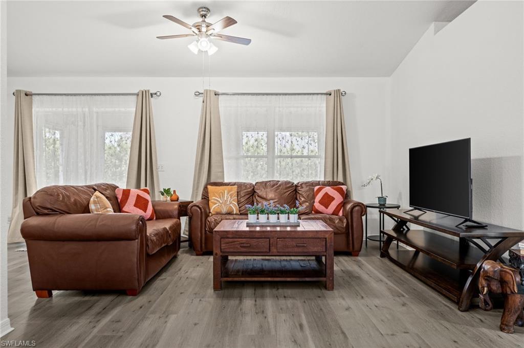 SAN CARLOS PARK - Residential