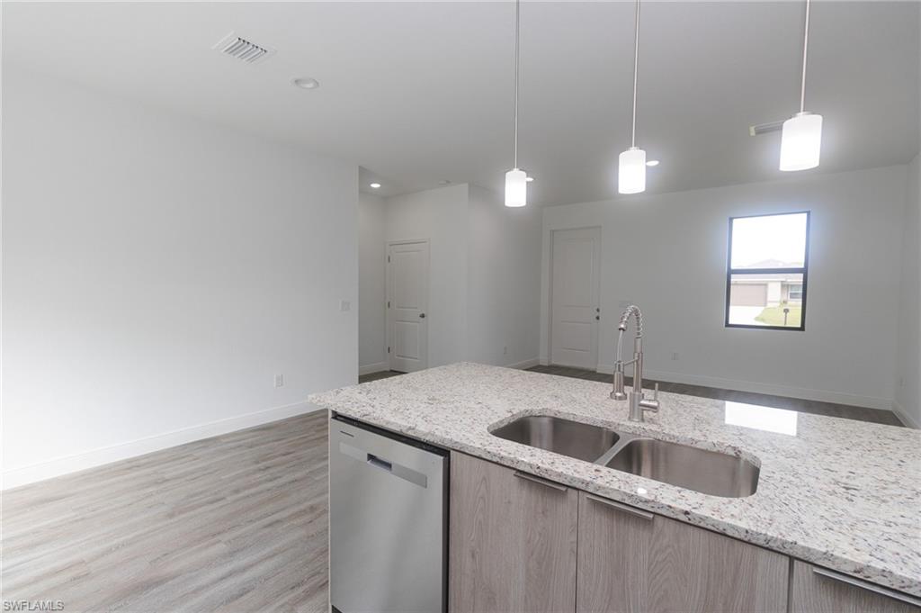PORT LABELLE - Residential Lease