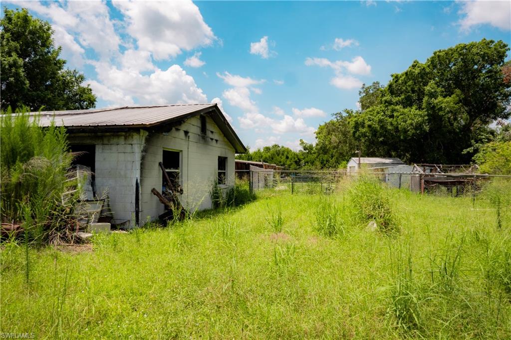 ACREAGE - Land