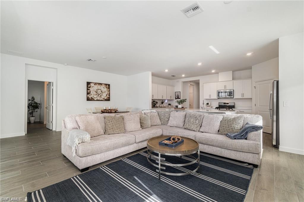 TUCKERS COVE - Residential