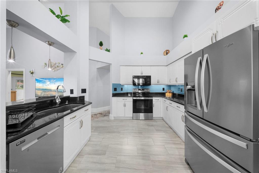 SABAL LAKE - Residential Lease