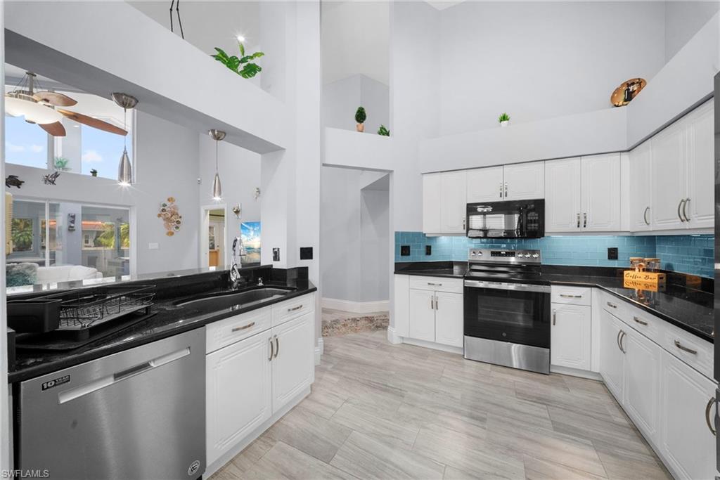 SABAL LAKE - Residential Lease