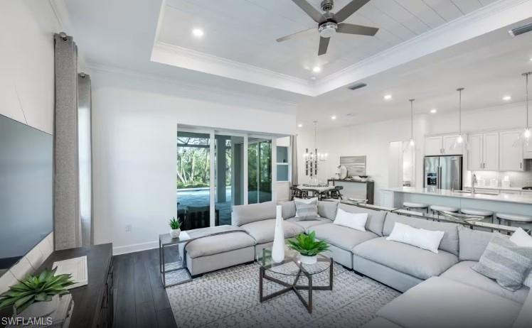 COUNTRY CLUB - Residential