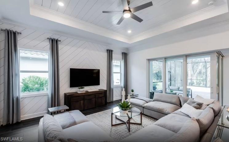 COUNTRY CLUB - Residential